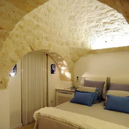 Отель Leonardo Trulli