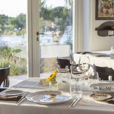 Отель Leonardo Trulli *