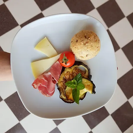 Leonardo Trulli Отель *