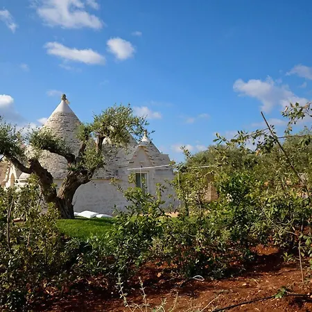 Отель Leonardo Trulli