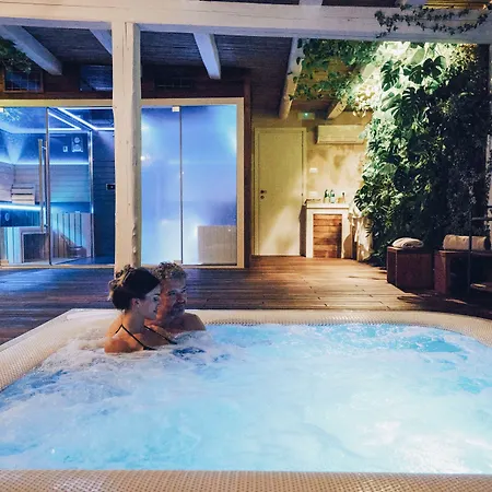 Отель Leonardo Trulli