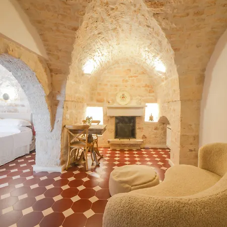 Отель Leonardo Trulli *