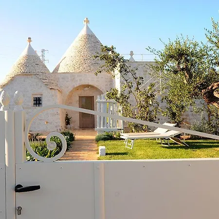Hotel Leonardo Trulli *