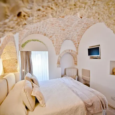 Leonardo Trulli Hotel *