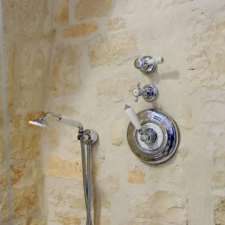 Hotel Leonardo Trulli *