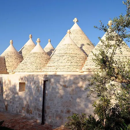 Leonardo Trulli Resort *