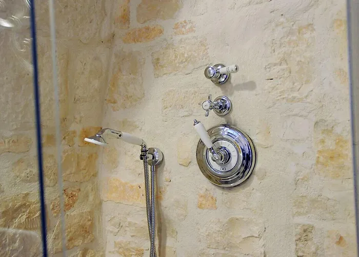 Hotel Leonardo Trulli *