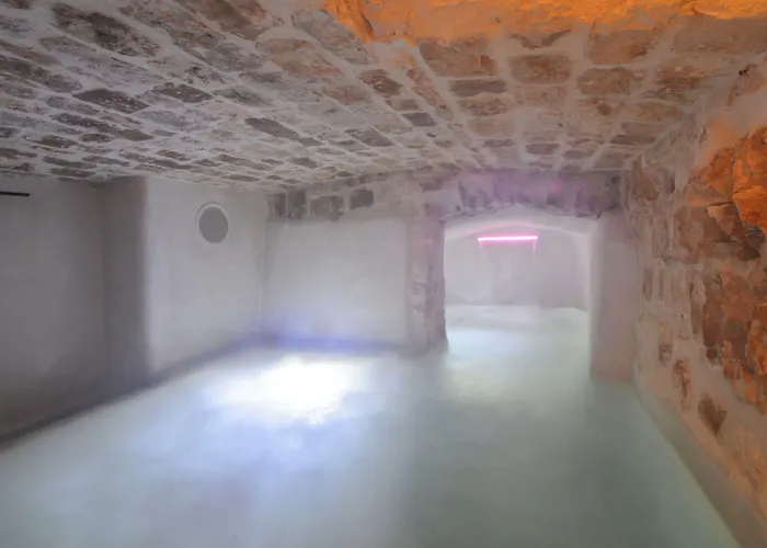 Hotel Leonardo Trulli *